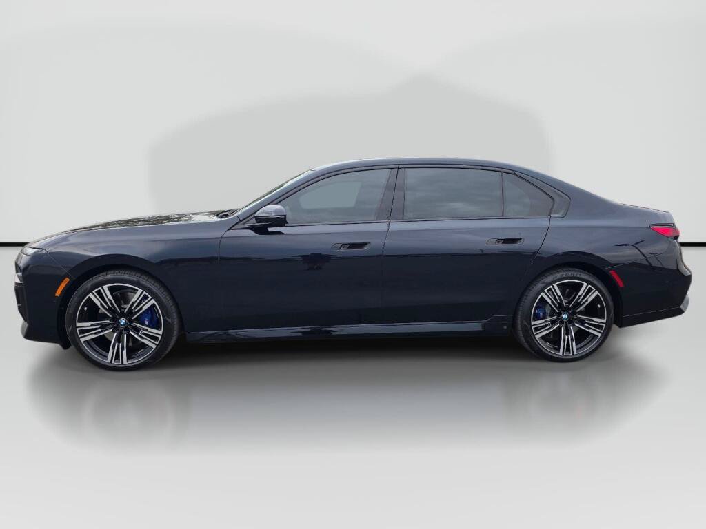 Used 2025 BMW 760i xDrive w/ Executive Package AWD/4WD image 3