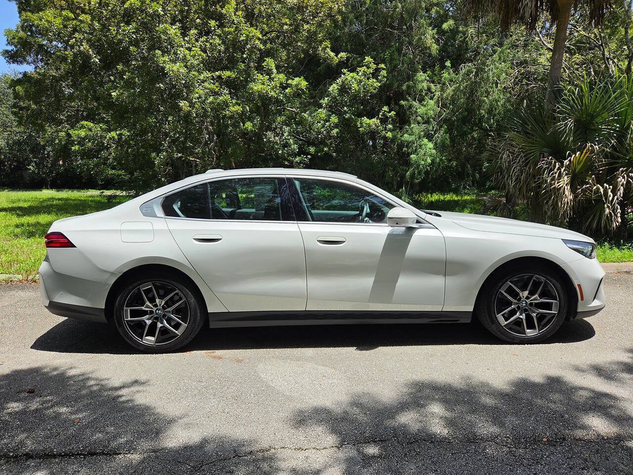 Used 2026 BMW 530i xDrive AWD/4WD image 4