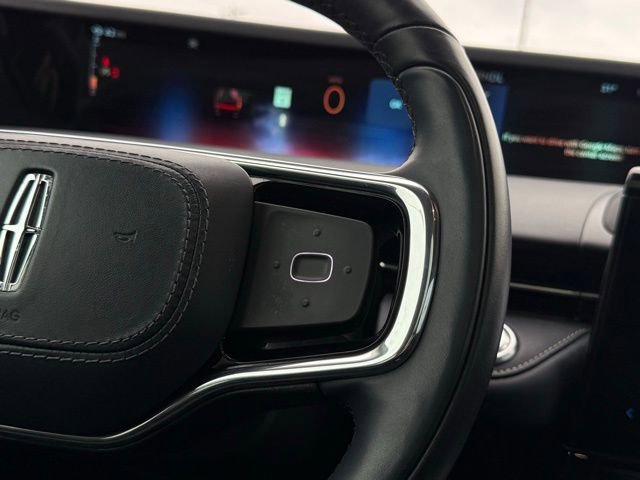 Used 2025 Lincoln Nautilus Reserve image 10