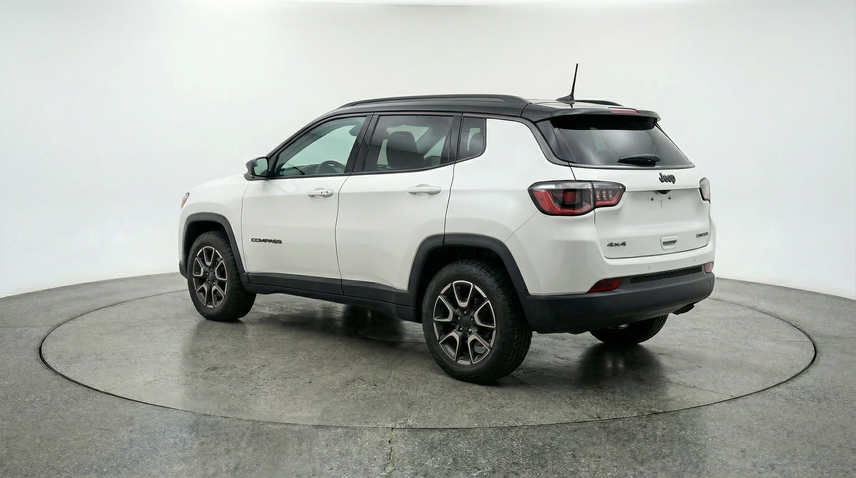 Used 2025 Jeep Compass Trailhawk w/ Trailer Tow Group image 6