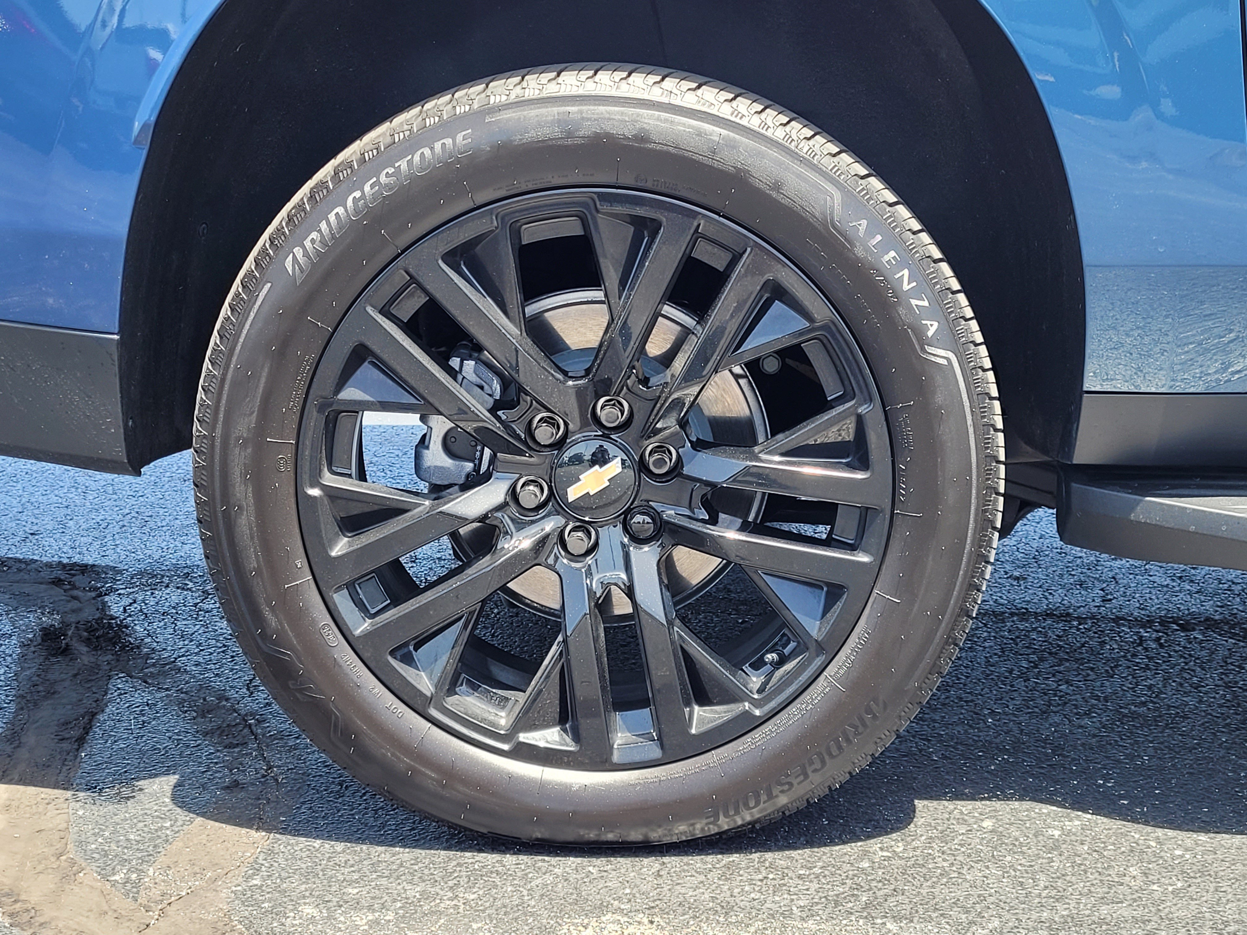 Used 2026 Chevrolet Suburban Premier AWD/4WD image 11