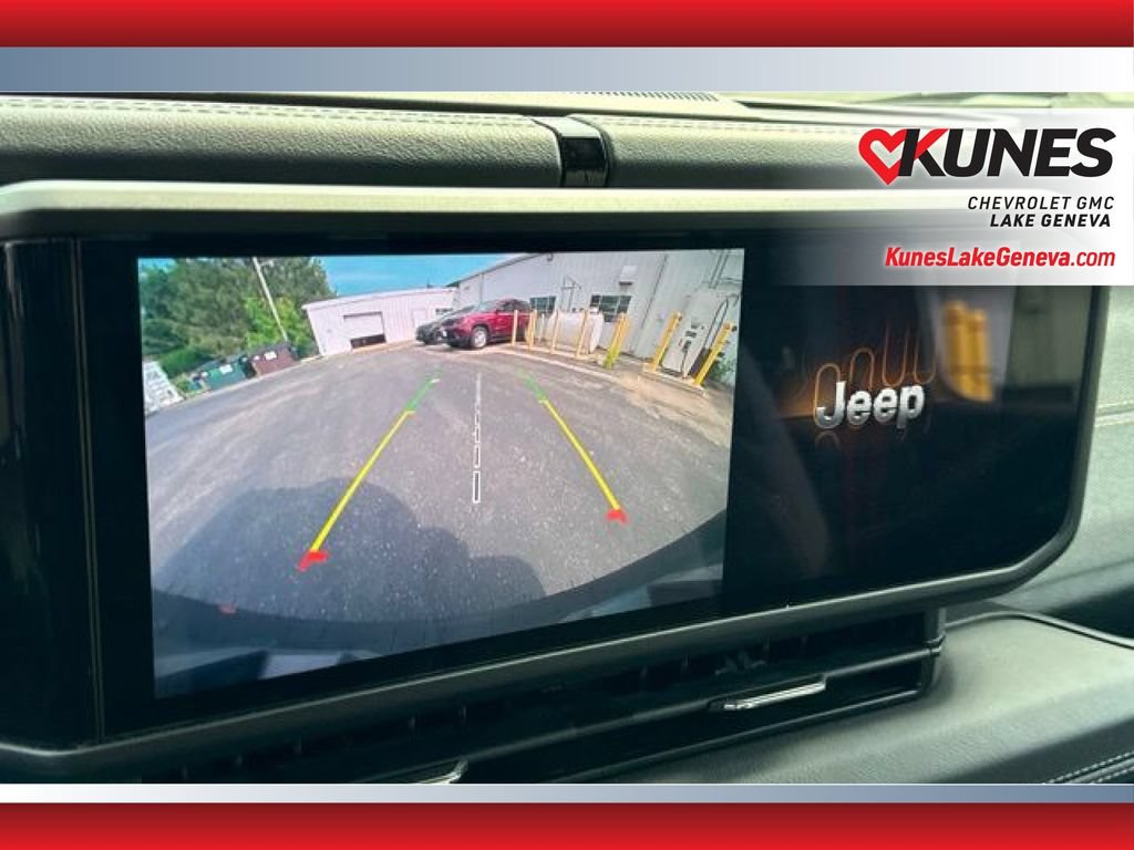 Used 2025 Jeep Wrangler Unlimited Sahara AWD/4WD image 37