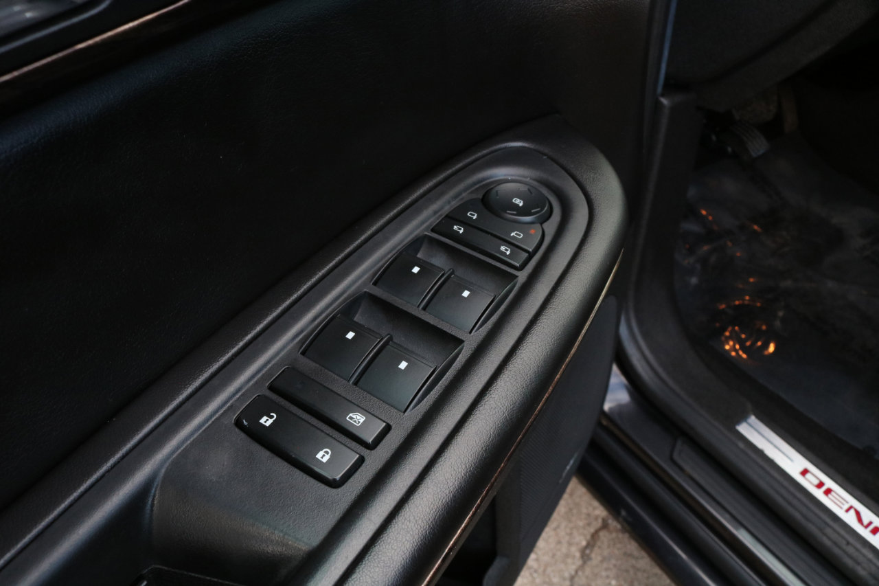 Used 2015 GMC Acadia Denali image 18