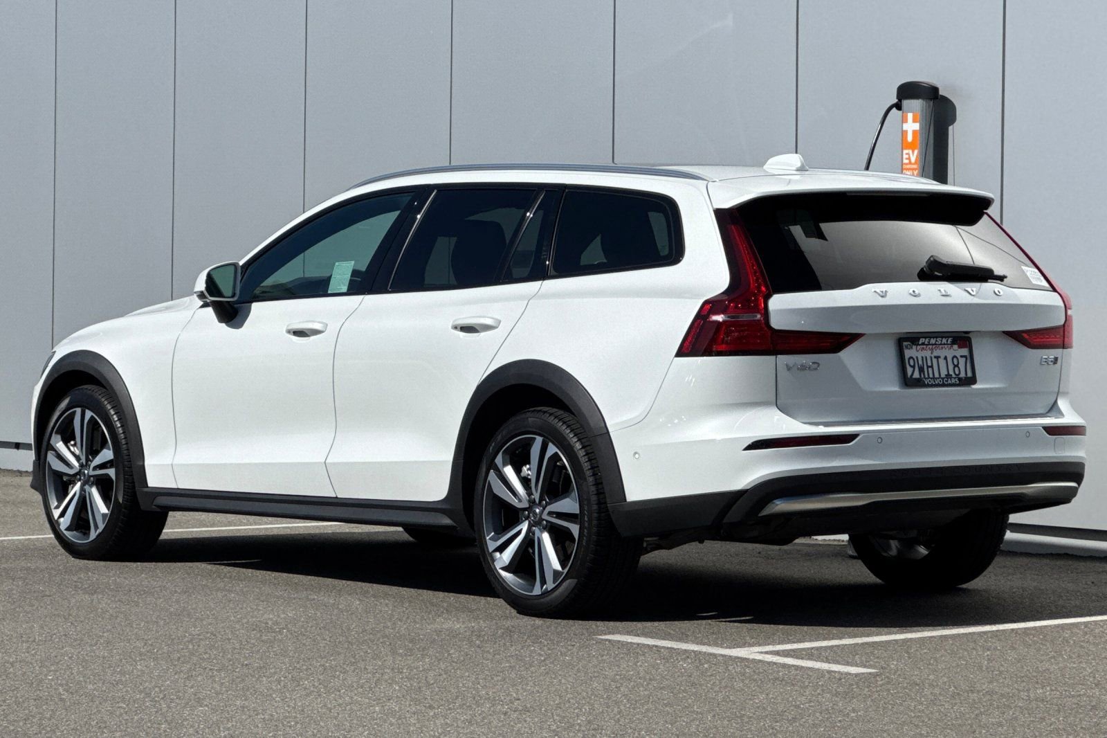 Certified 2026 Volvo V60 B5 Cross Country Plus w/ Climate Package image 3