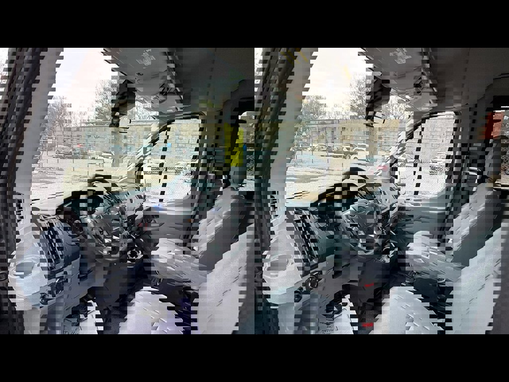 Used 2019 Ford Transit 350 XL image 9