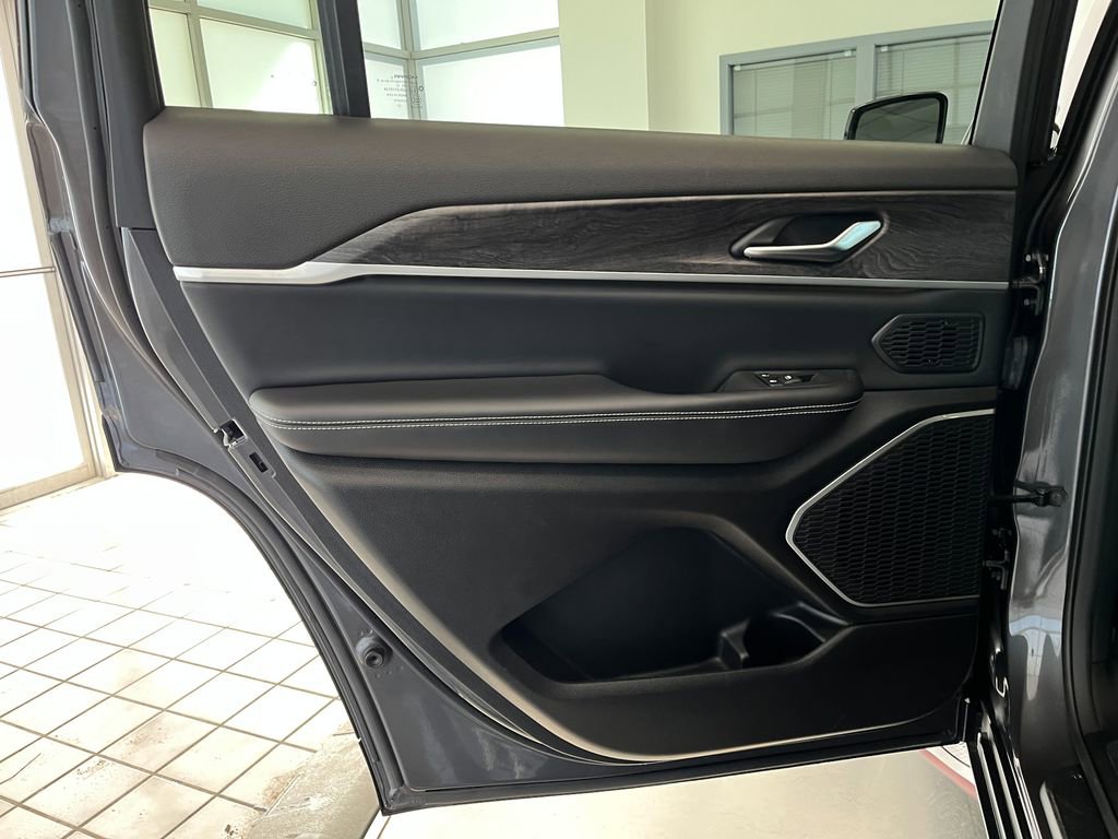 Used 2022 Jeep Grand Cherokee L Limited image 30