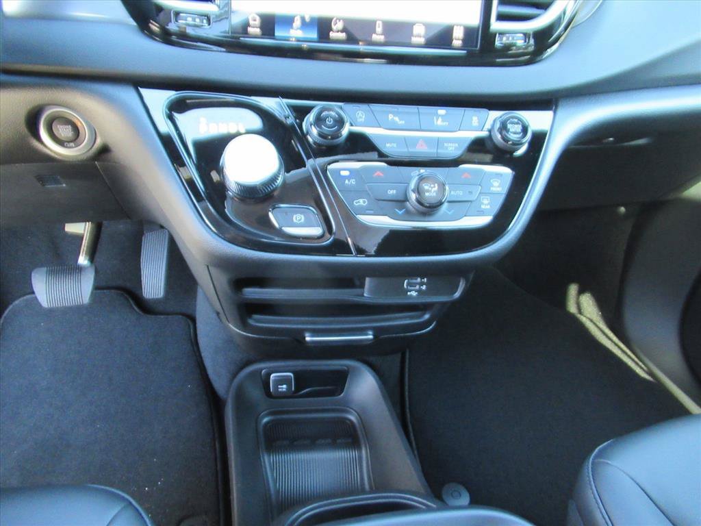 New 2026 Chrysler Voyager LX FWD image 21
