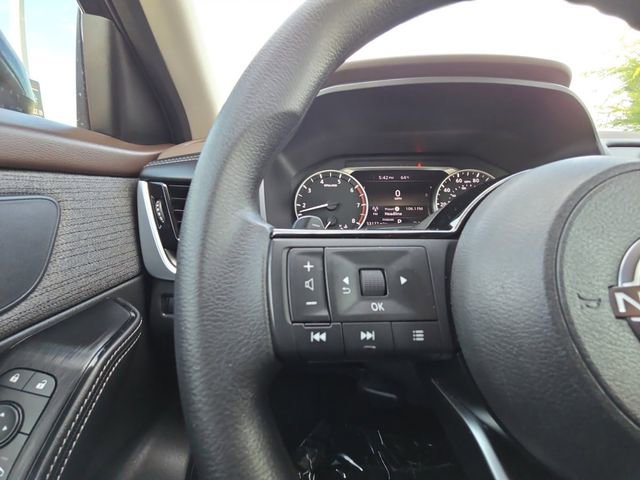Used 2022 Nissan Rogue SV FWD image 11