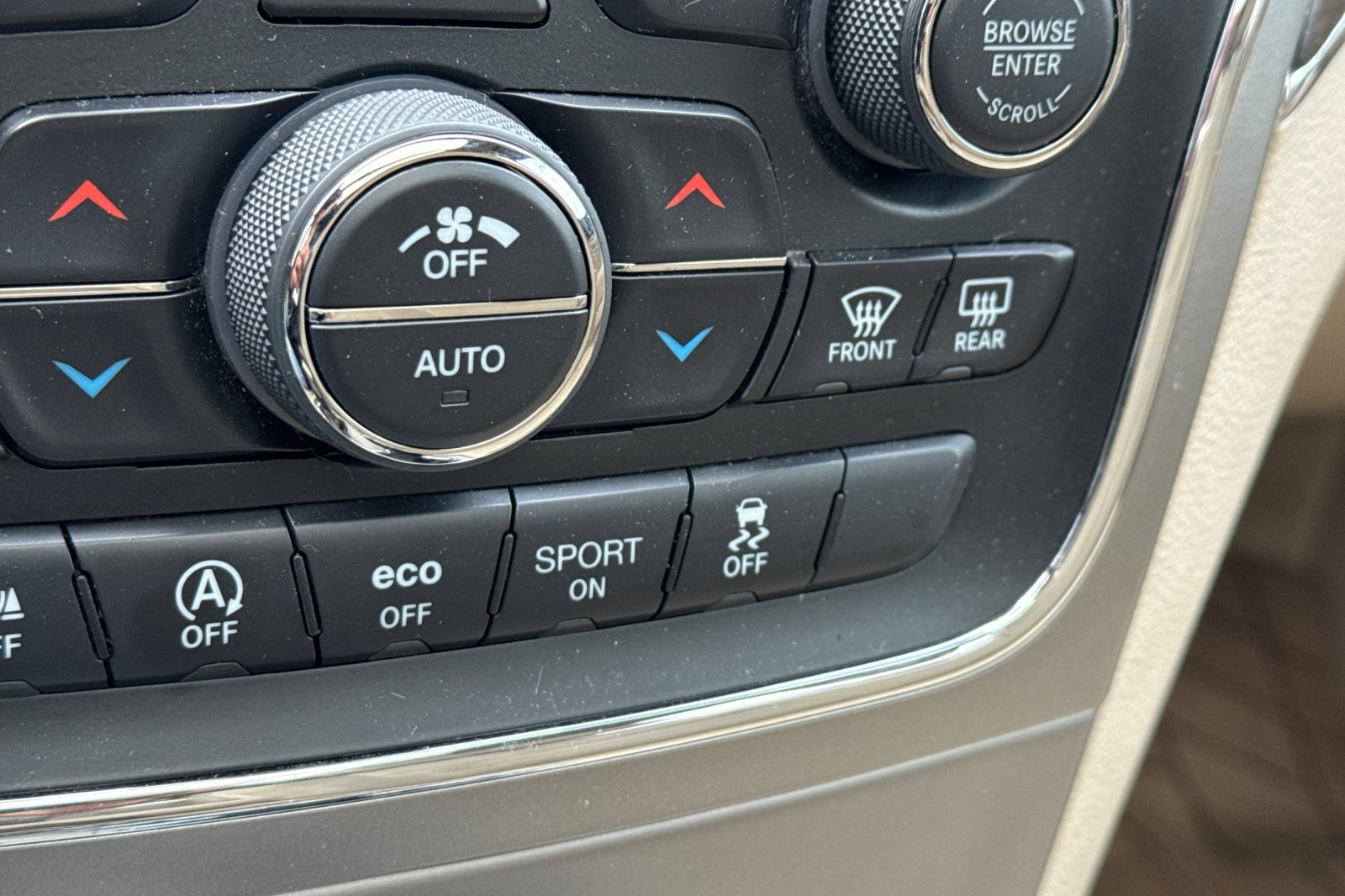 Used 2018 Jeep Grand Cherokee Overland AWD/4WD image 30