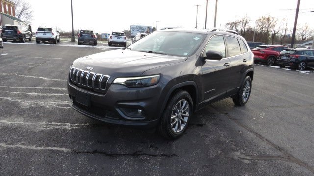 Used 2019 Jeep Cherokee Latitude Plus w/ Comfort/Convenience Group image 3