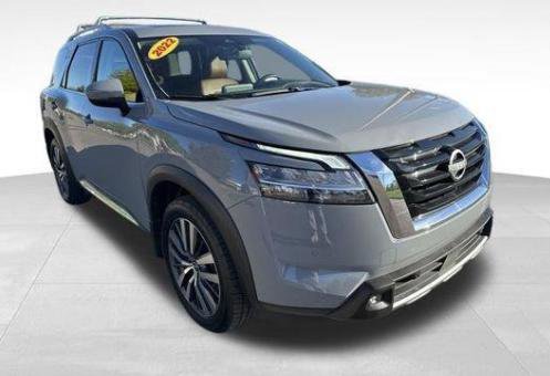 Used 2022 Nissan Pathfinder Platinum w/ Cargo Package image 10