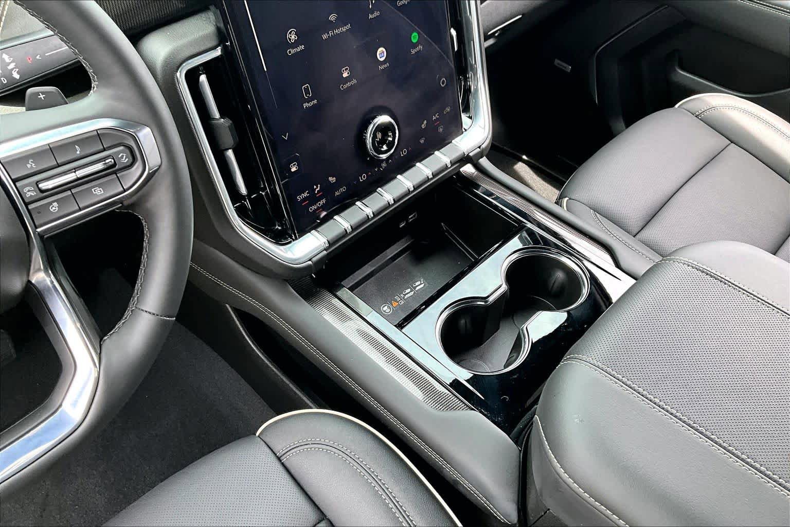 Used 2025 GMC Yukon Elevation RWD image 17