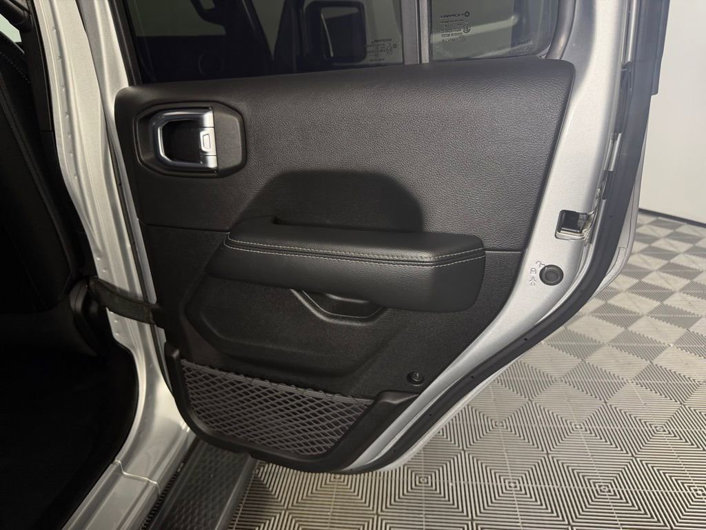 Used 2023 Jeep Wrangler Unlimited Sahara image 35
