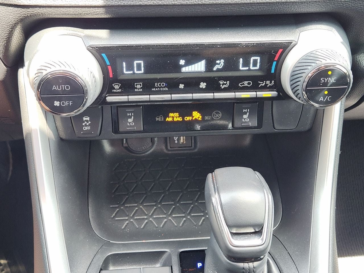 Used 2024 Toyota RAV4 SE w/ Convenience Package AWD/4WD image 16
