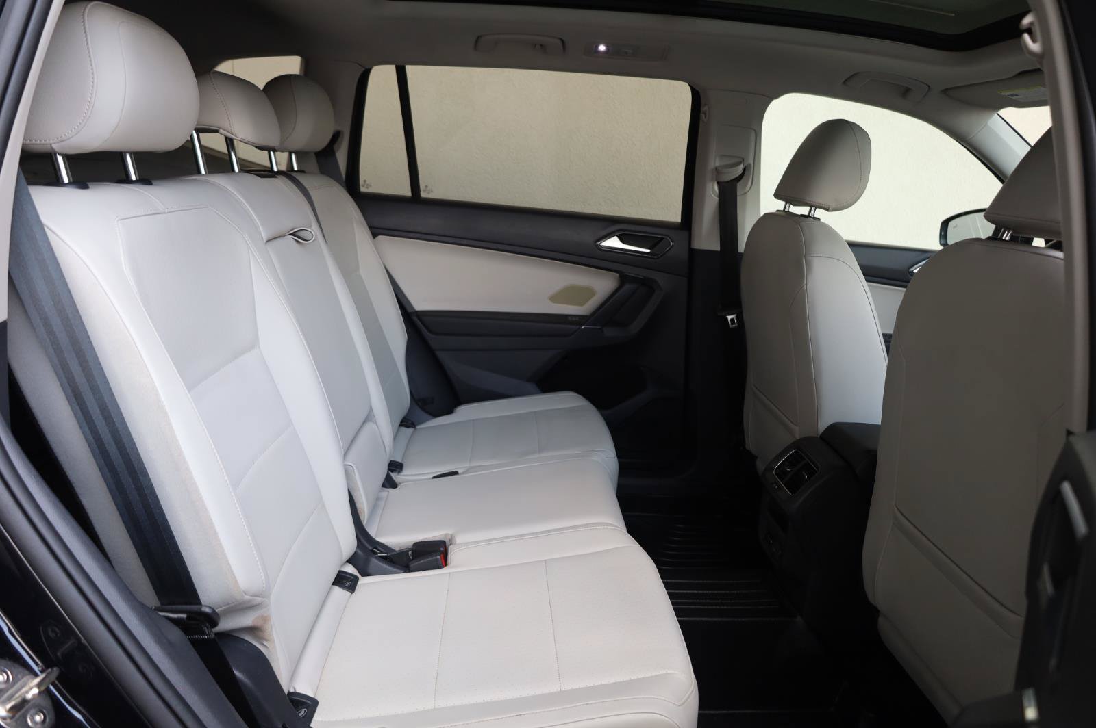 Used 2018 Volkswagen Tiguan SEL AWD/4WD image 22