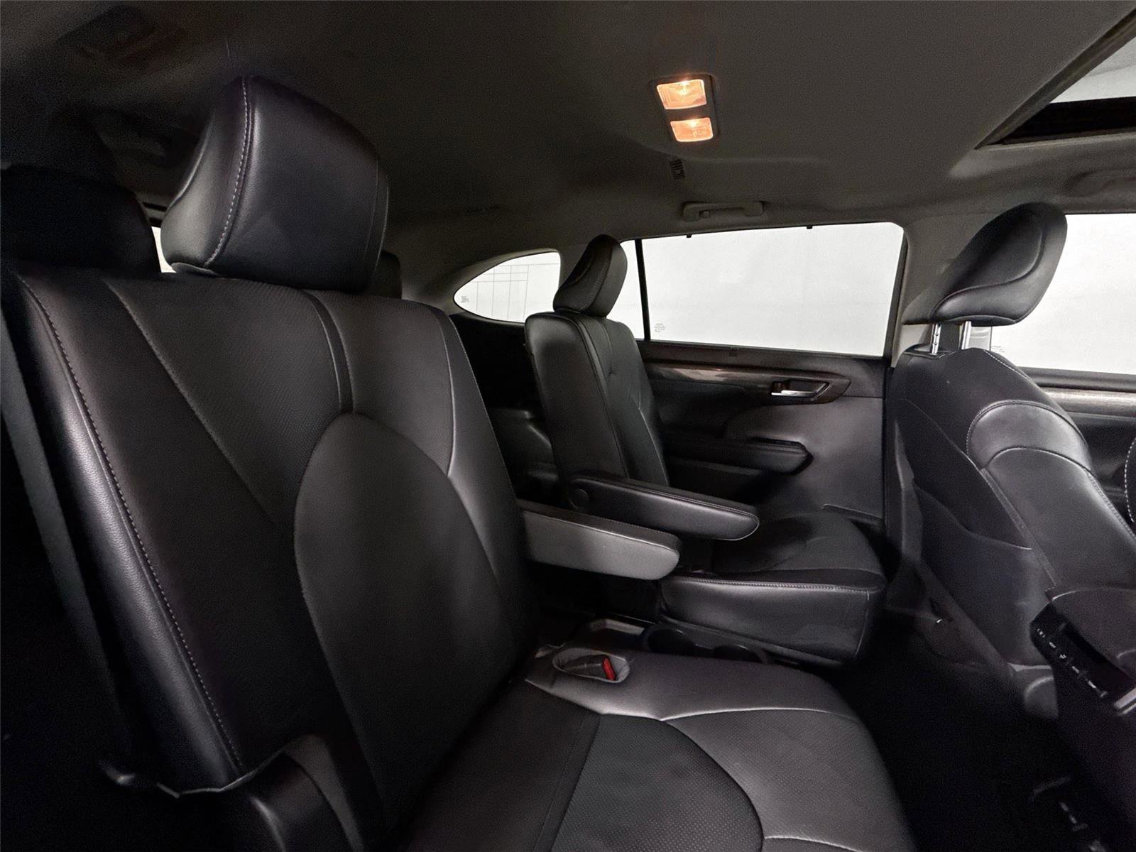 Used 2023 Toyota Highlander Limited AWD/4WD image 41