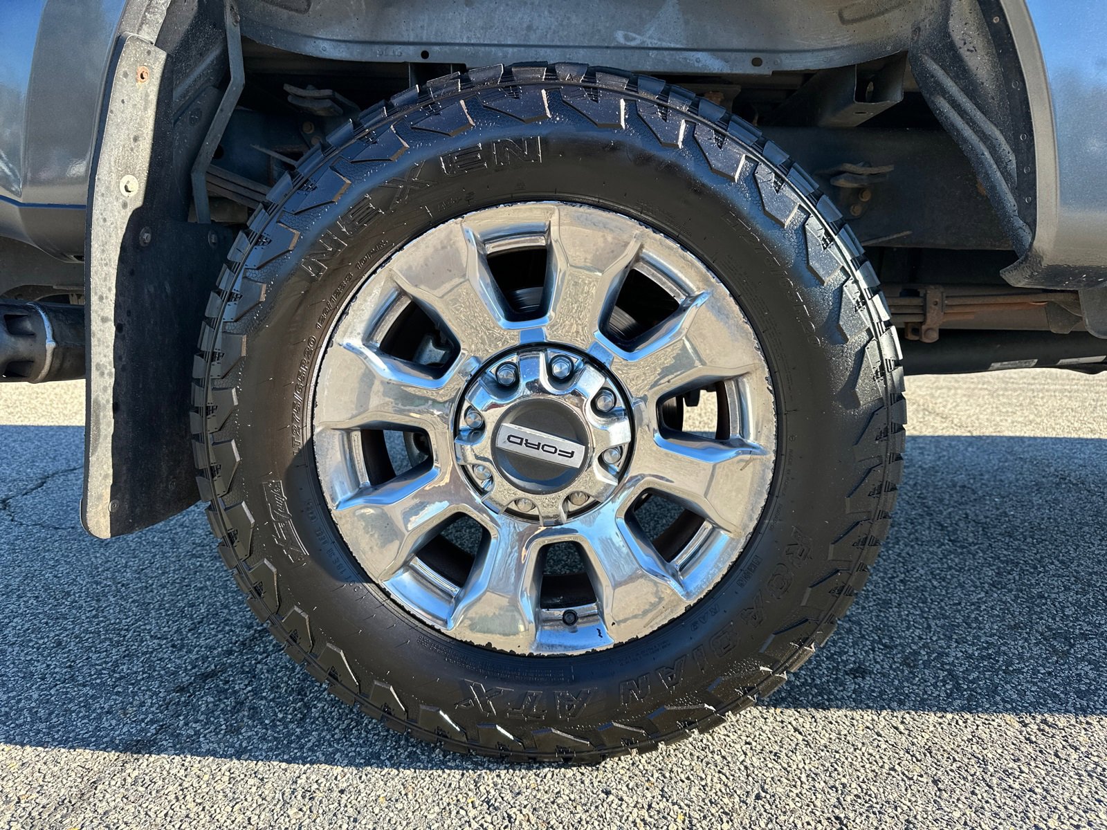 Used 2018 Ford F350 Lariat w/ Chrome Package image 17