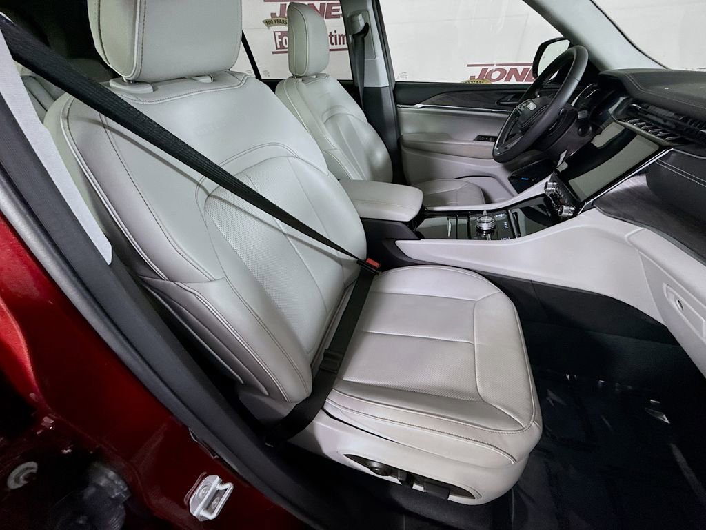 Used 2022 Jeep Grand Cherokee Overland image 35