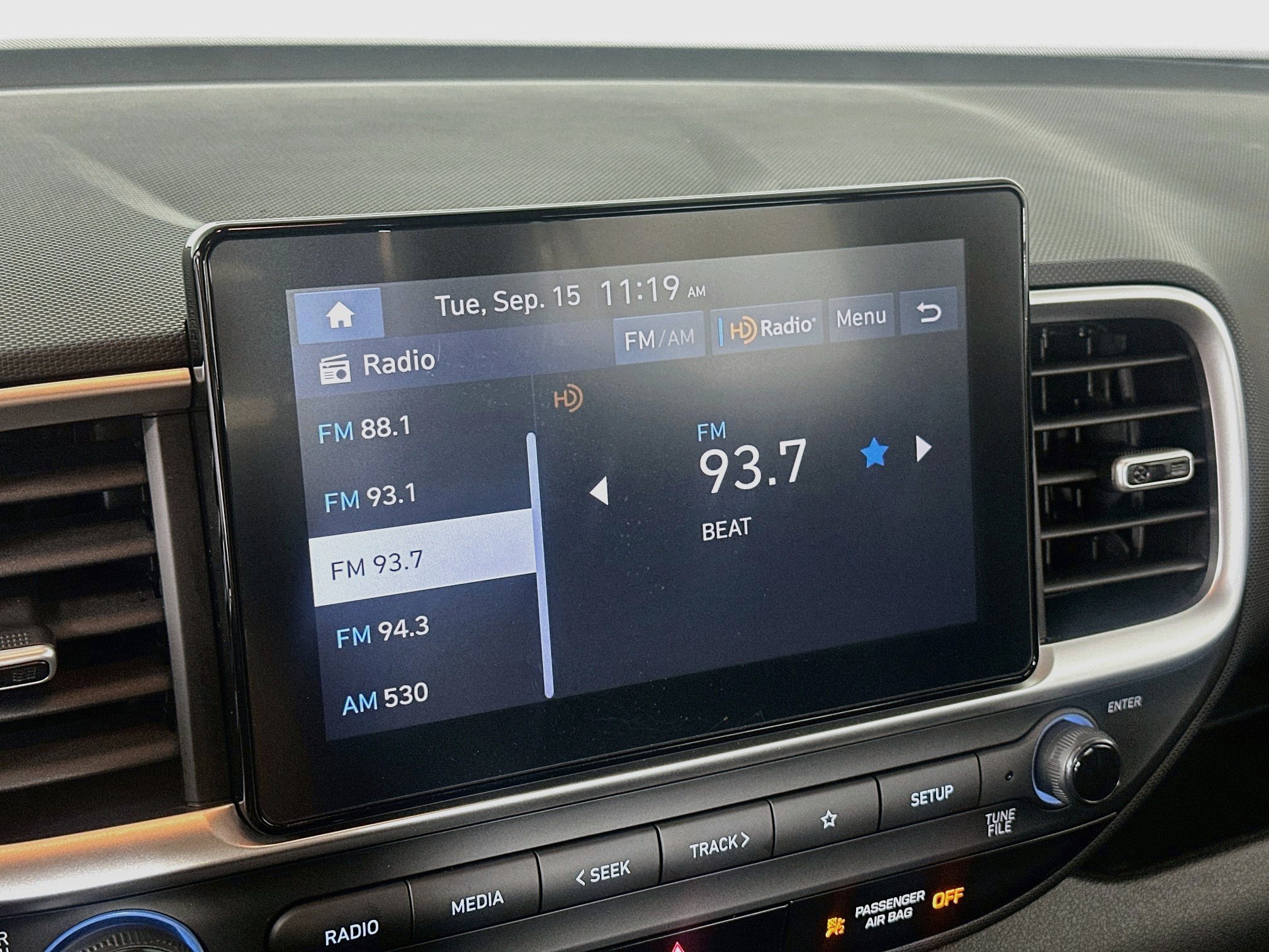 Used 2025 Hyundai Venue SEL FWD image 21