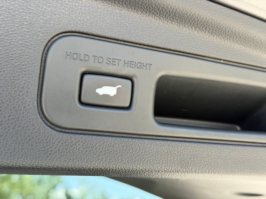 Used 2024 Acura MDX SH-AWD w/ Technology Package image 12