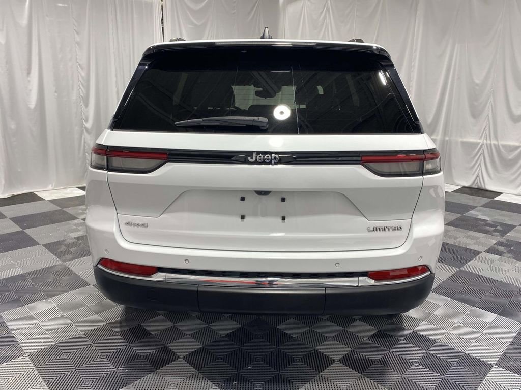 Used 2023 Jeep Grand Cherokee Limited image 3