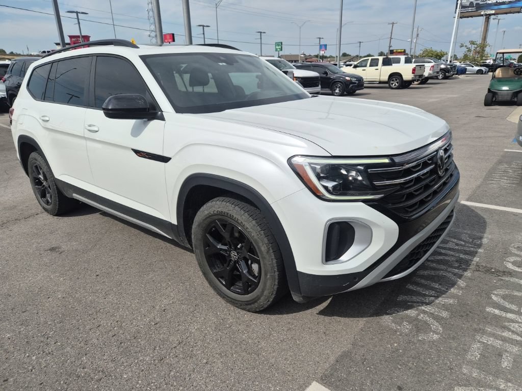 Used 2024 Volkswagen Atlas Peak Edition SEL AWD/4WD image 3