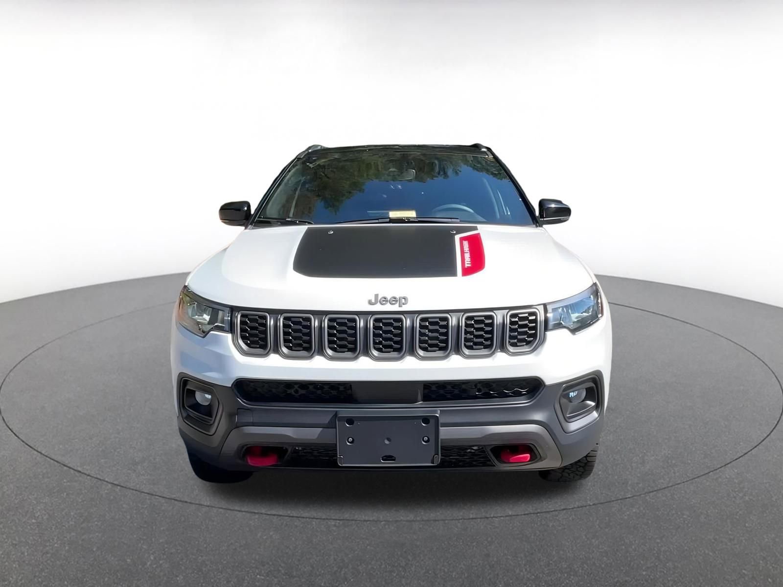 Used 2025 Jeep Compass Trailhawk image 4