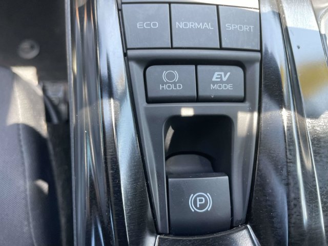 Used 2025 Toyota Camry LE w/ Convenience Package FWD image 30
