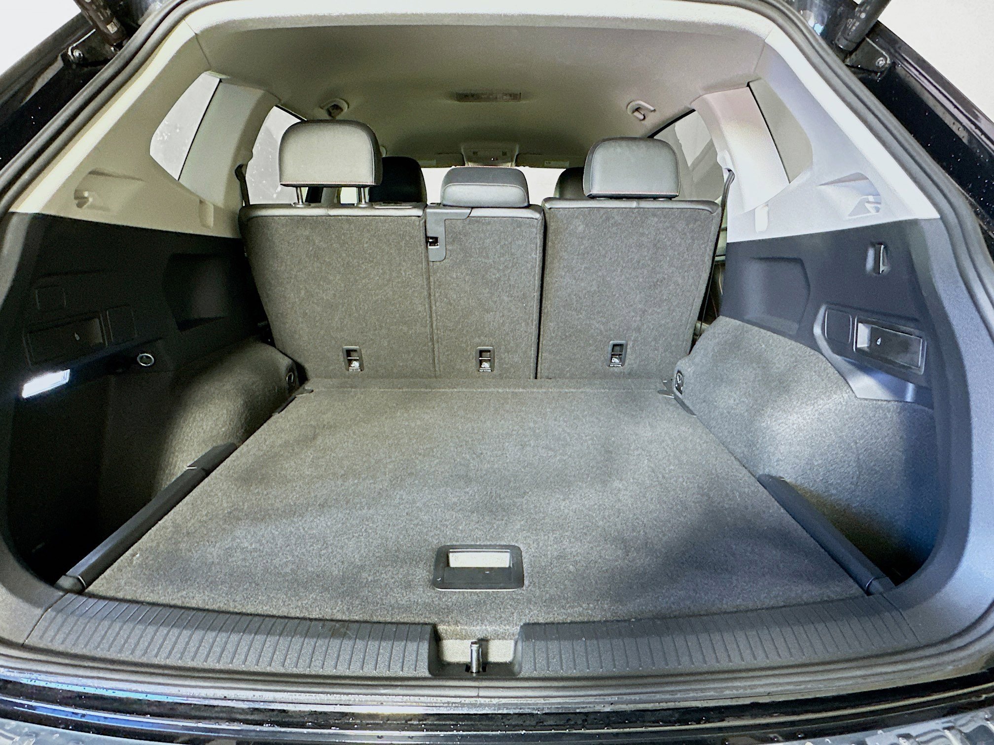 Used 2024 Volkswagen Tiguan Wolfsburg Edition image 26