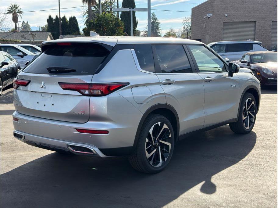 Used 2025 Mitsubishi Outlander Ralliart image 5