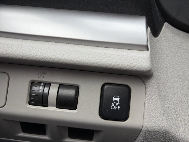 Used 2014 Subaru Forester 2.5i Premium w/ All-Weather Package AWD/4WD image 18