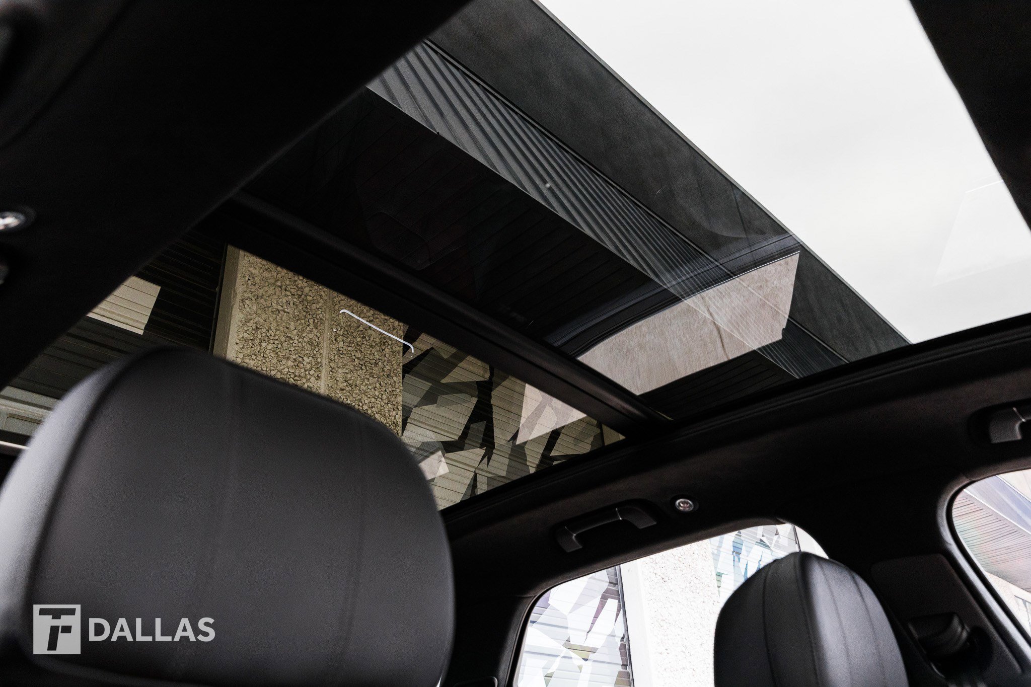 Used 2025 Bentley Bentayga image 40