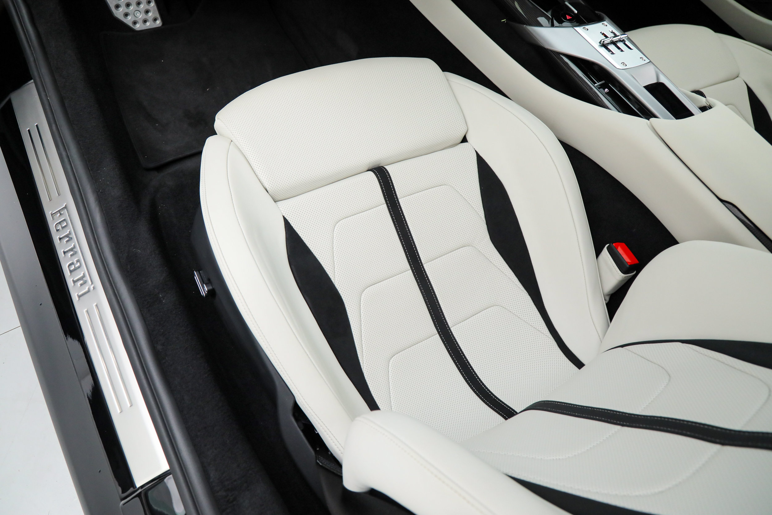 Certified 2025 Ferrari 12Cilindri RWD image 35
