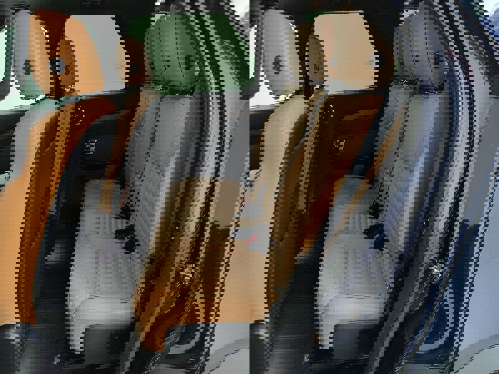 Used 2020 Land Rover Discovery HSE image 19