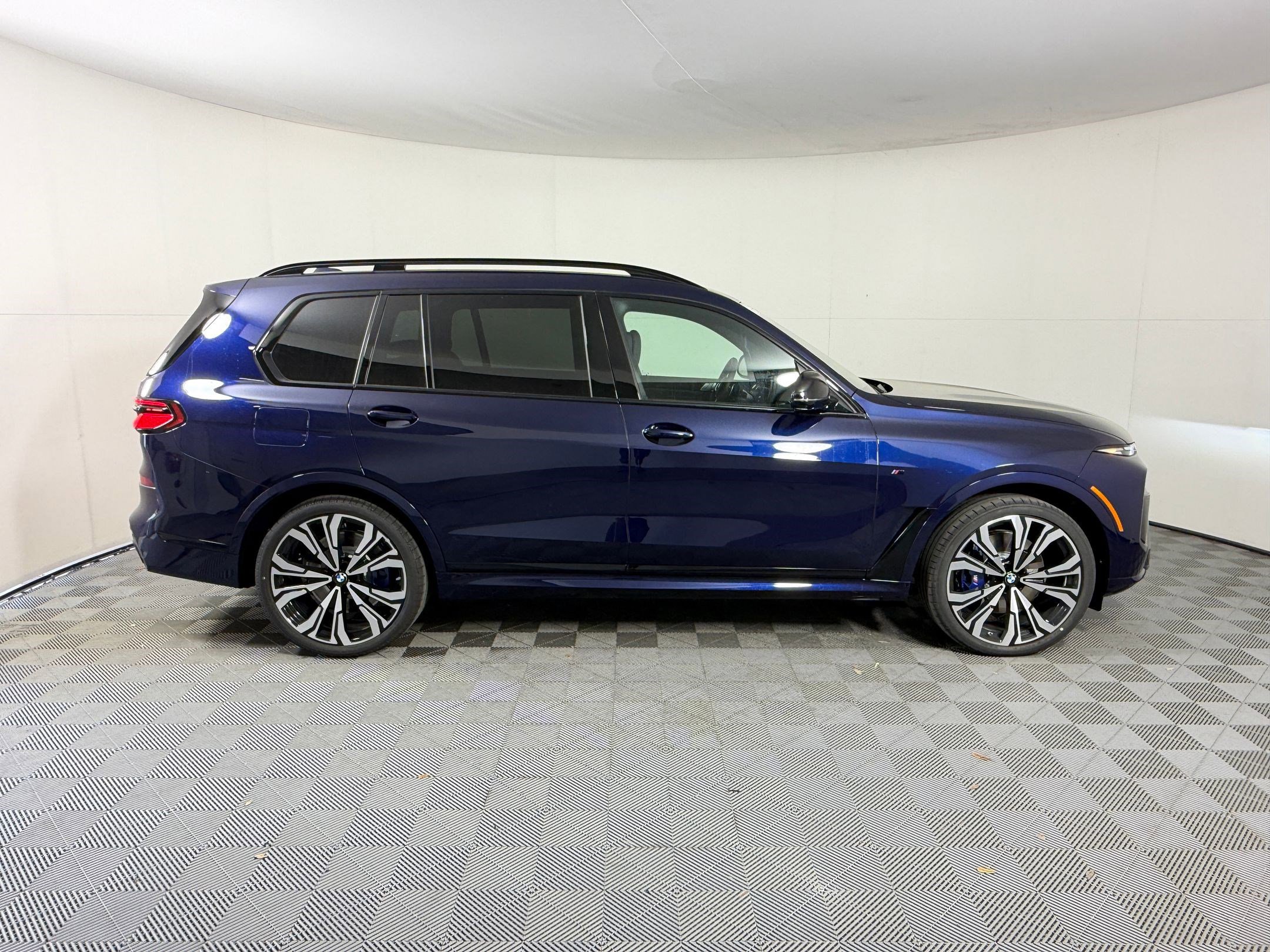 New 2026 BMW X7 M60i image 8