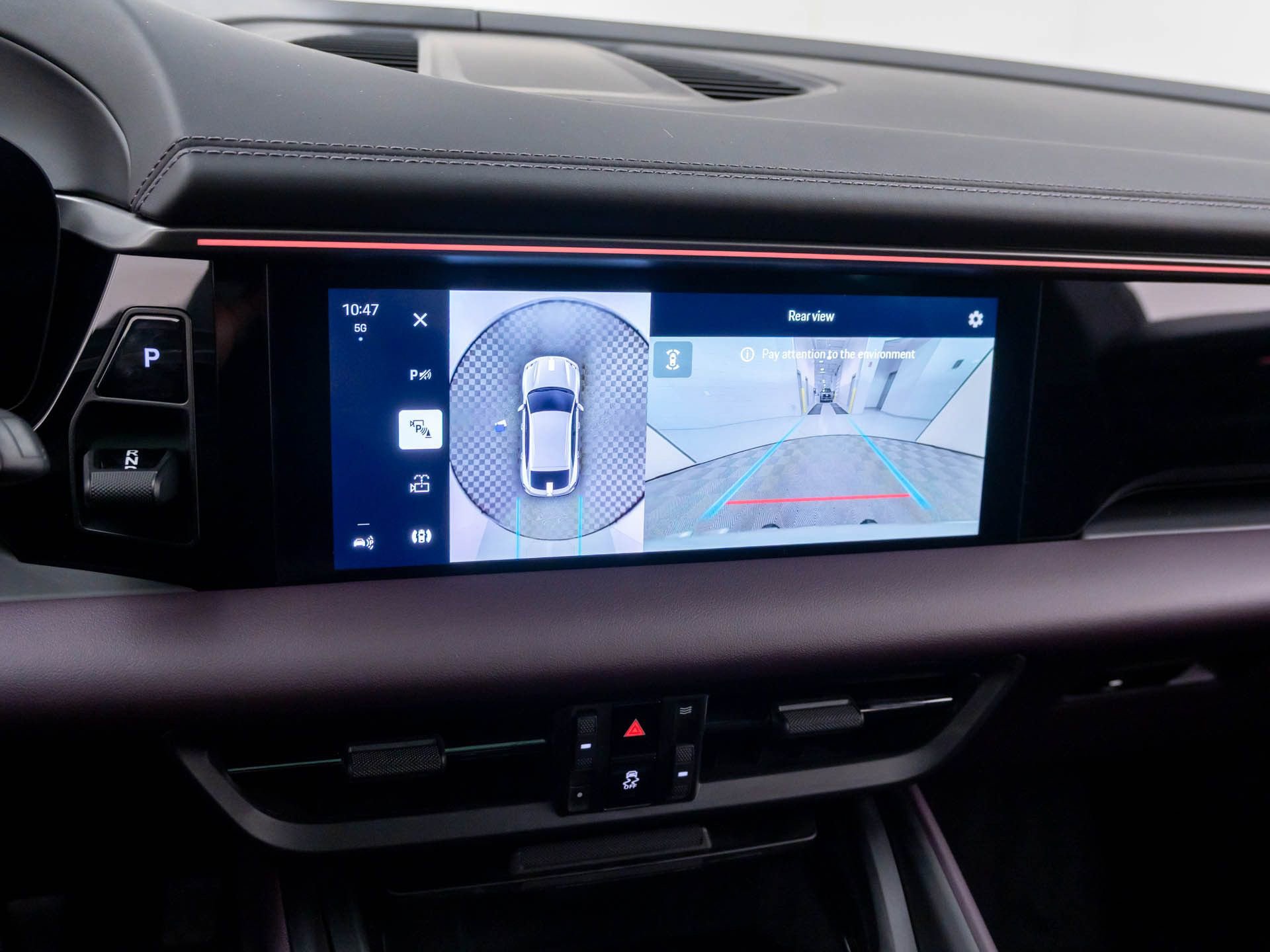 Certified 2025 Porsche Macan 4 Electric AWD/4WD image 25