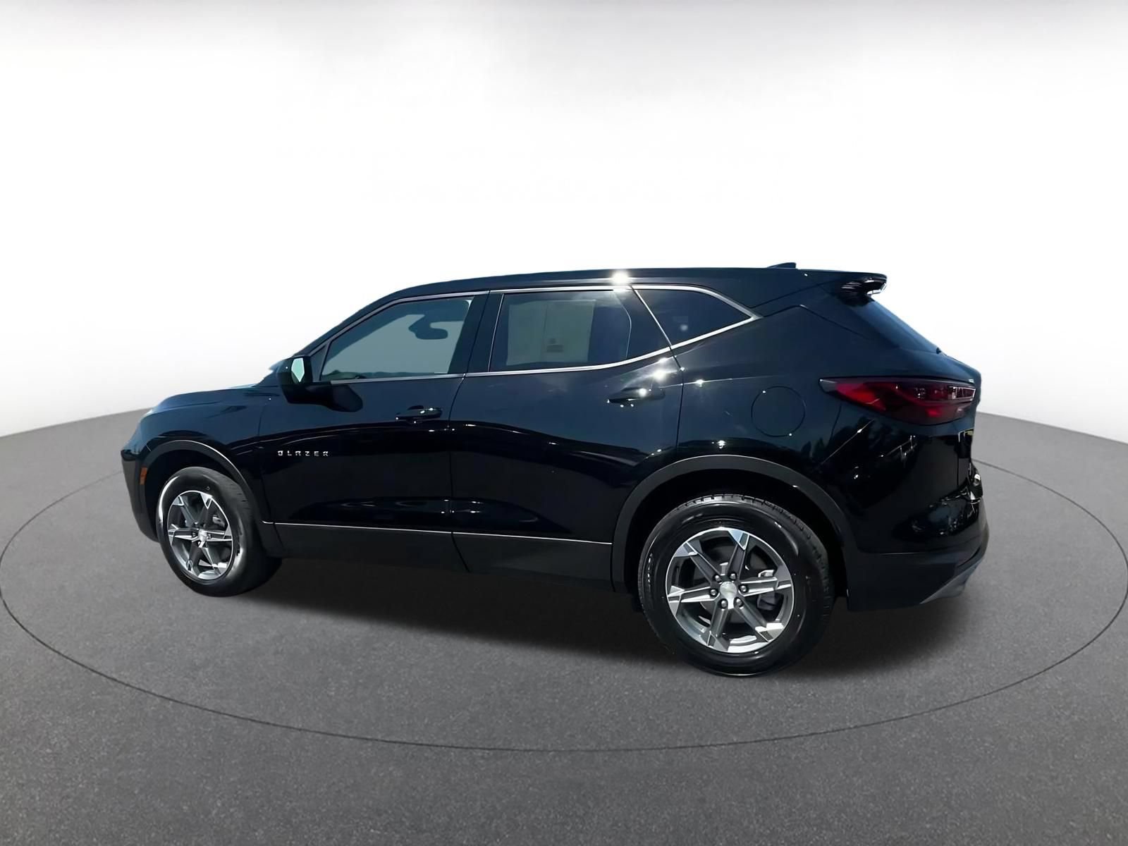 Used 2025 Chevrolet Blazer LT FWD image 9