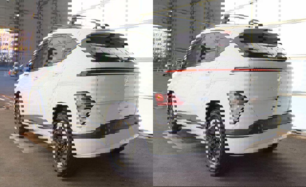 Used 2024 Hyundai Kona SEL image 4