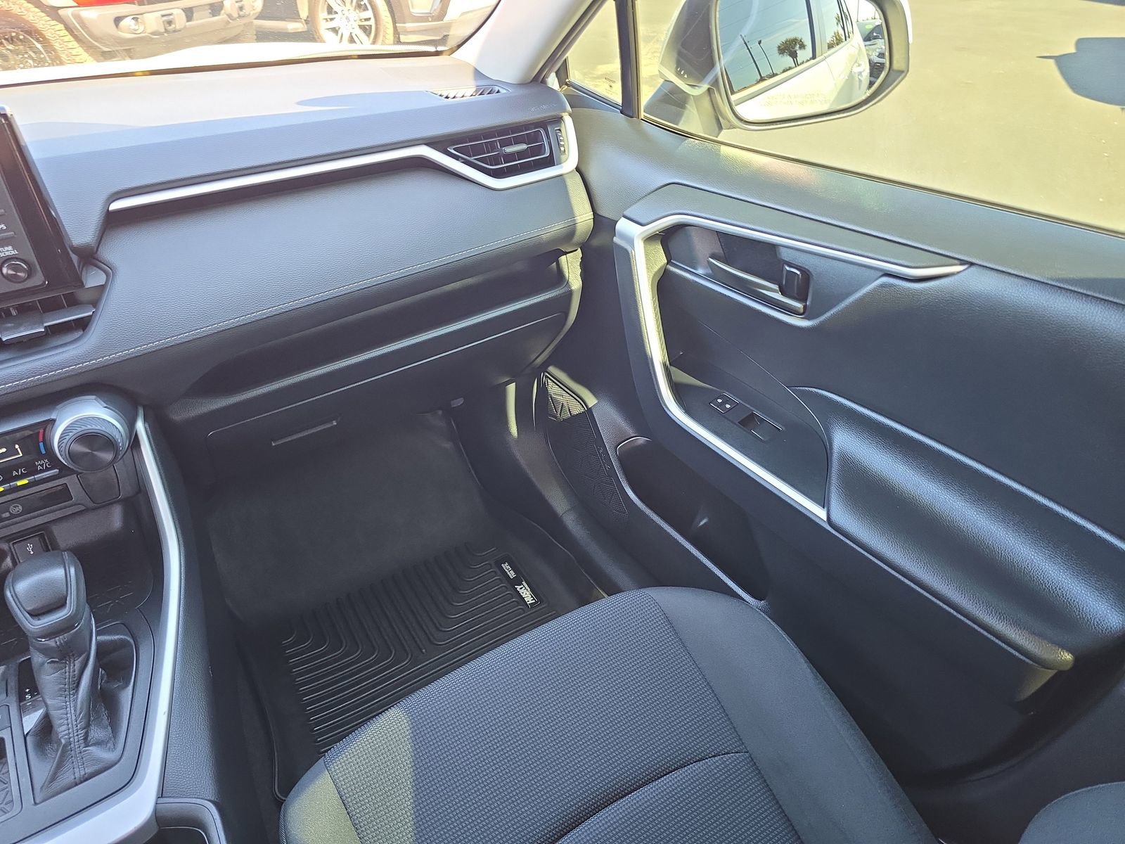 Used 2020 Toyota RAV4 LE w/ Carpet Mat Package image 11