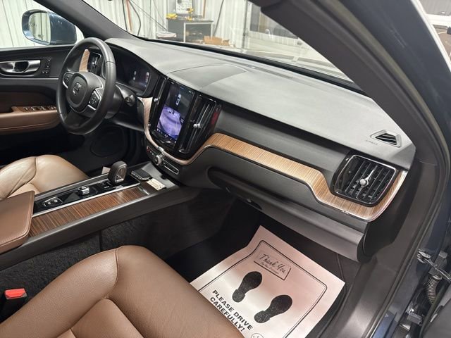 Used 2022 Volvo XC60 B5 Momentum image 25