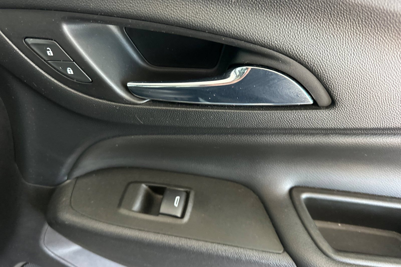 Used 2021 Chevrolet Equinox Premier FWD image 22