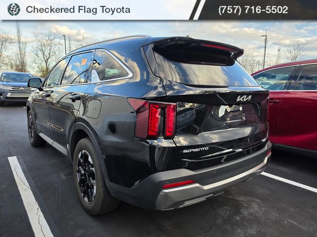 Used 2024 Kia Sorento S image 4
