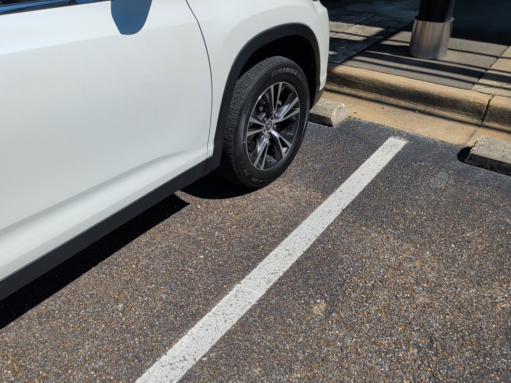 Used 2019 Toyota Highlander Plus FWD image 12