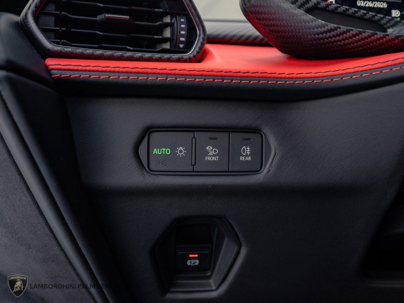 Used 2025 Lamborghini Revuelto image 26