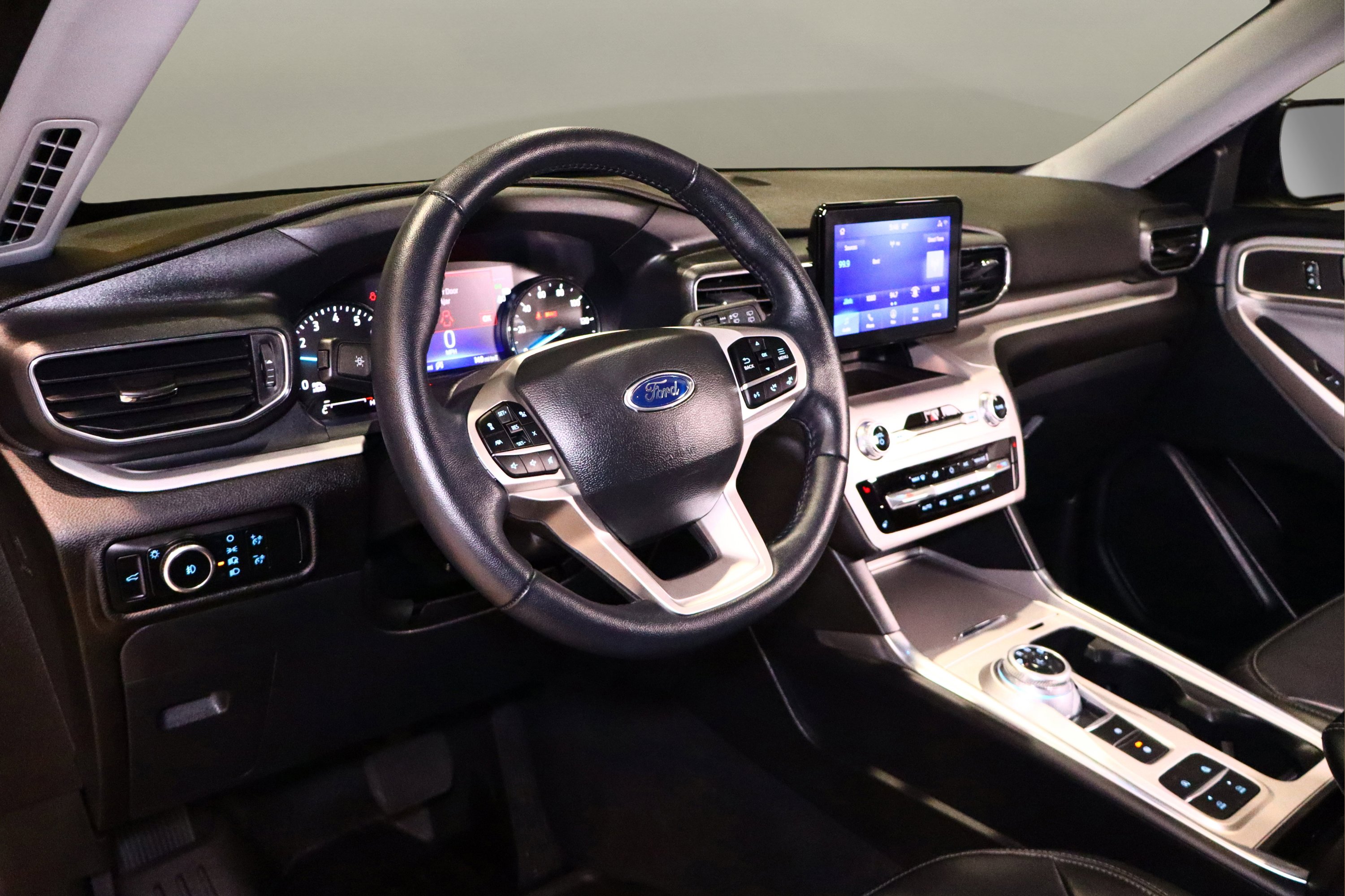 Used 2023 Ford Explorer XLT w/ Equipment Group 202A image 10