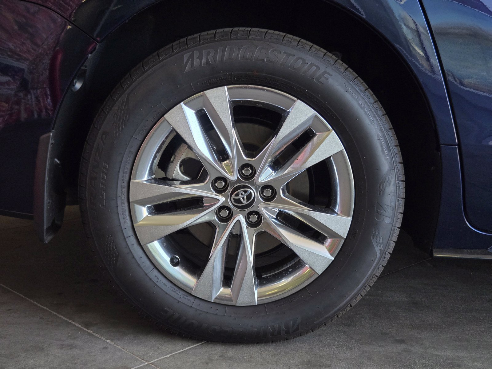 Certified 2026 Toyota Sienna Limited FWD image 5