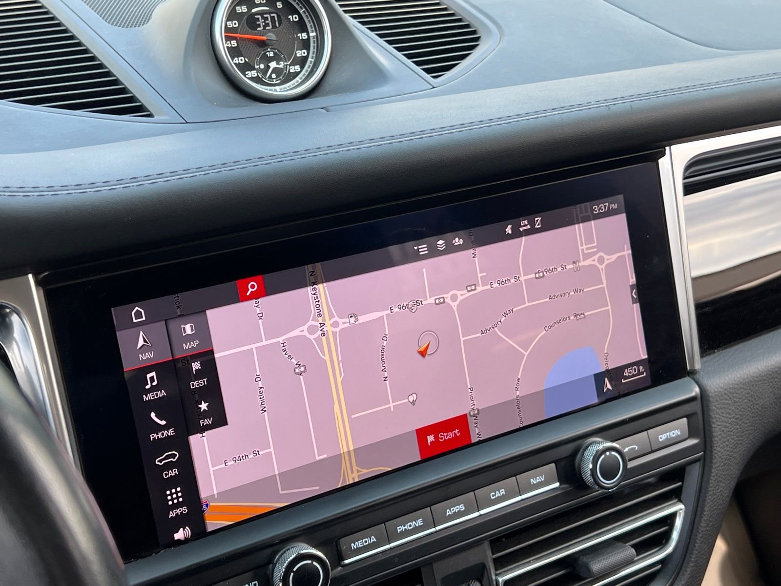 Certified 2020 Porsche Macan image 25