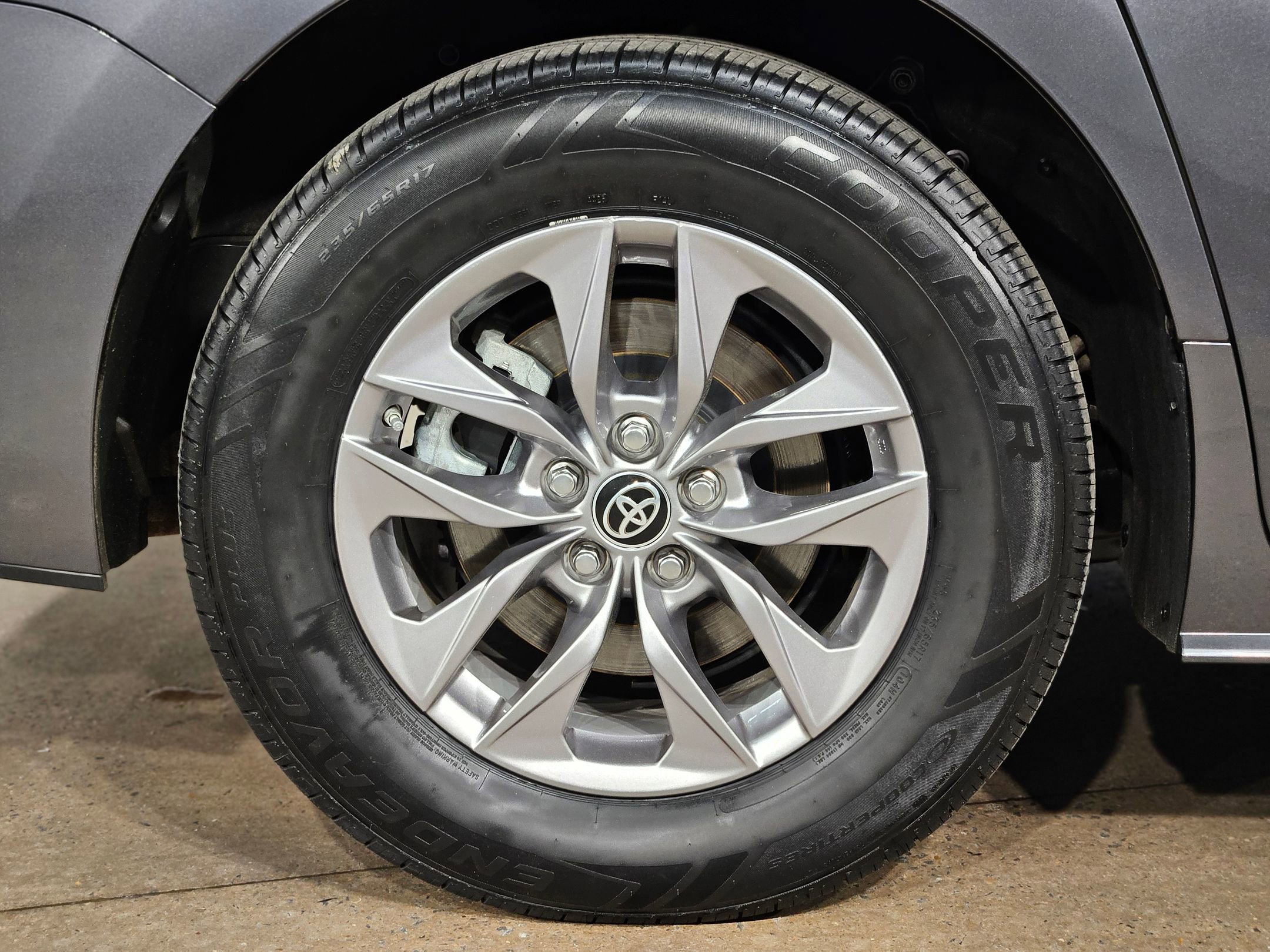 Certified 2025 Toyota Sienna XLE image 17