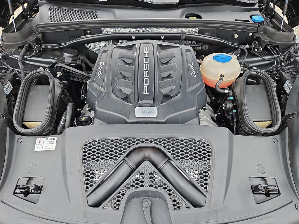 Used 2018 Porsche Macan Turbo image 33