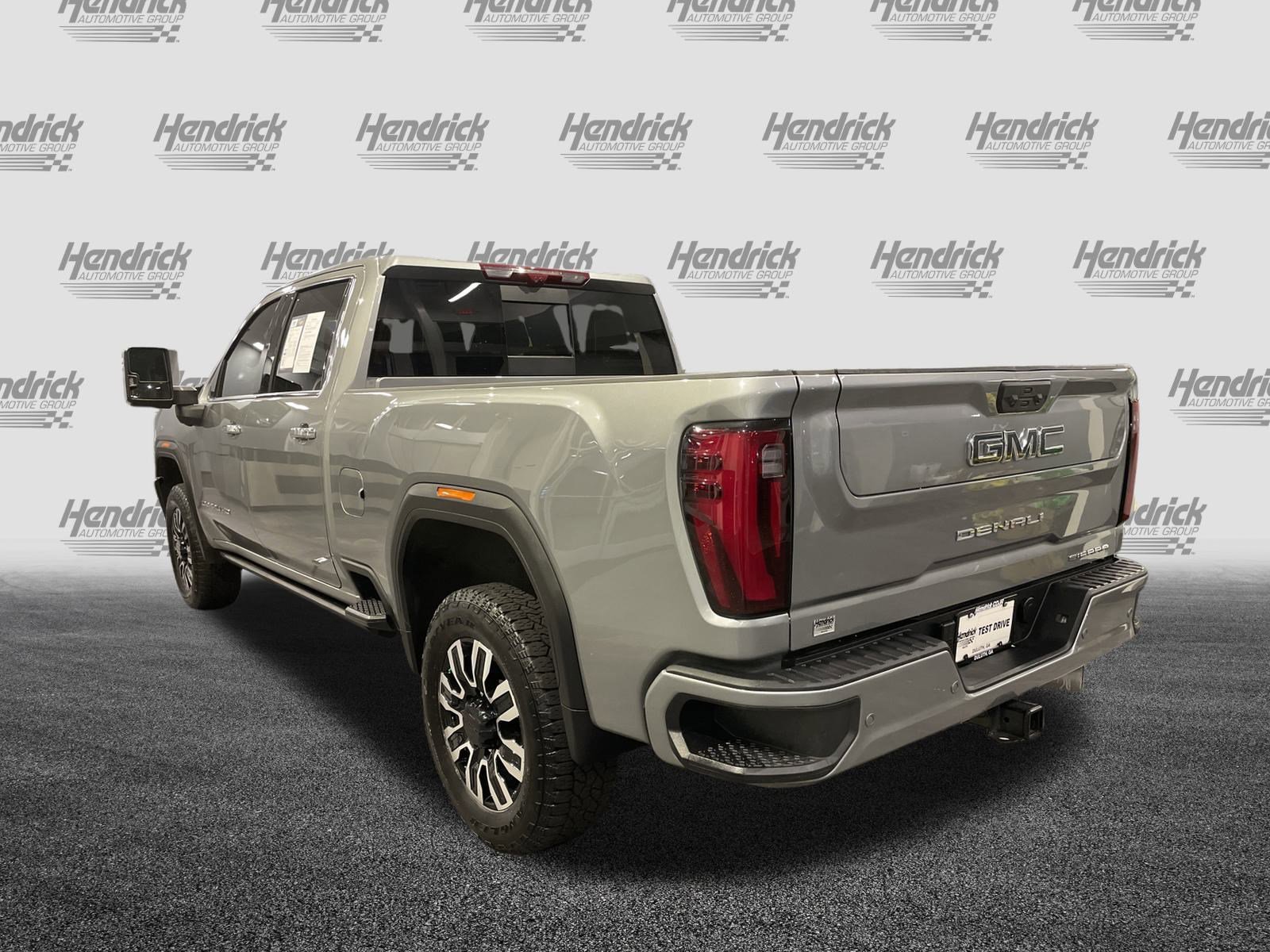 Used 2025 GMC Sierra 2500 Denali Ultimate image 8
